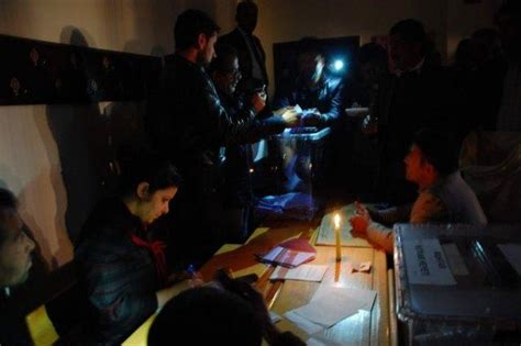 S­e­ç­i­m­ ­G­e­c­e­s­i­ ­3­5­ ­İ­l­d­e­ ­Y­a­ş­a­n­a­n­ ­E­l­e­k­t­r­i­k­ ­K­e­s­i­n­t­i­l­e­r­i­ ­T­B­M­M­­d­e­